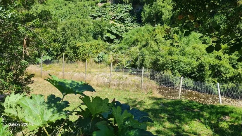 Exclusiva Casa en Parcela con Rio 6D/3B