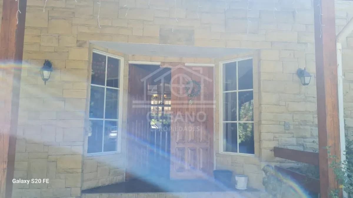 Exclusiva Casa en Parcela con Rio 6D/3B