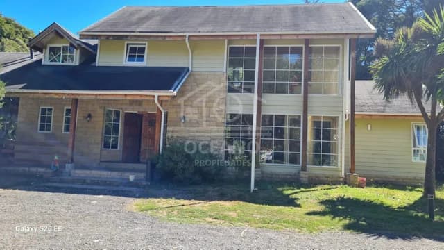 Exclusiva Casa en Parcela con Rio 6D/3B