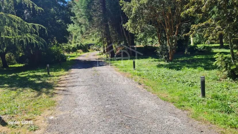 Exclusiva Casa en Parcela con Rio 6D/3B