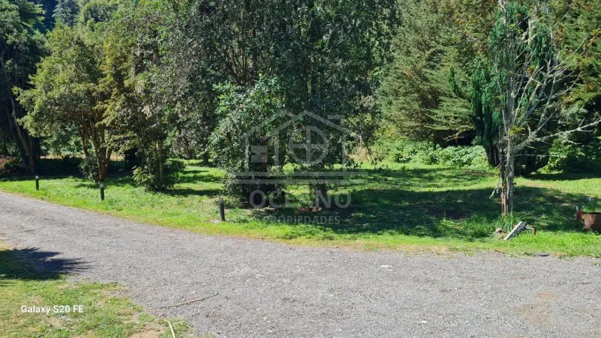 Exclusiva Casa en Parcela con Rio 6D/3B