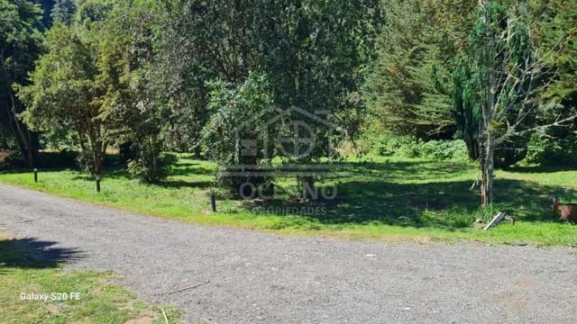 Exclusiva Casa en Parcela con Rio 6D/3B