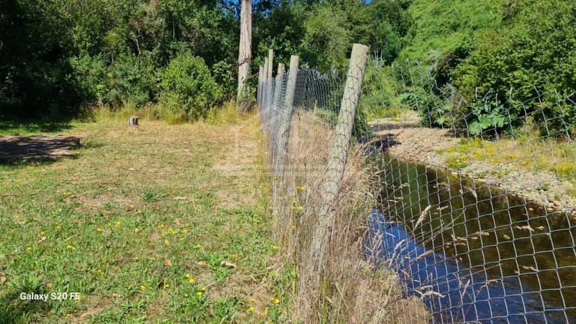 Exclusiva Casa en Parcela con Rio 6D/3B