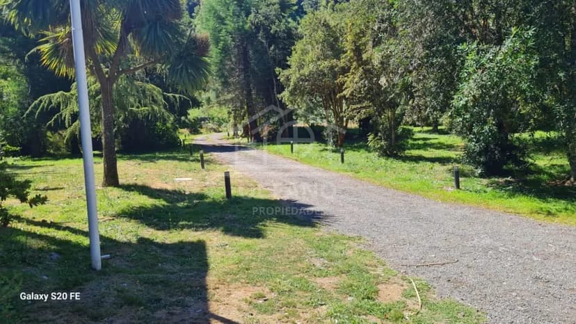 Exclusiva Casa en Parcela con Rio 6D/3B