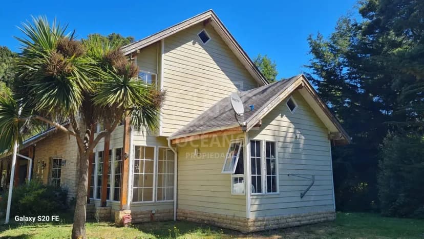 Exclusiva Casa en Parcela con Rio 6D/3B