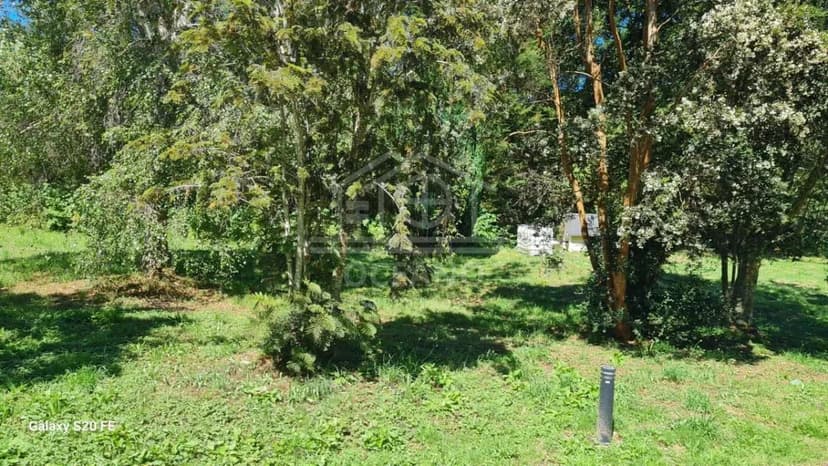 Exclusiva Casa en Parcela con Rio 6D/3B