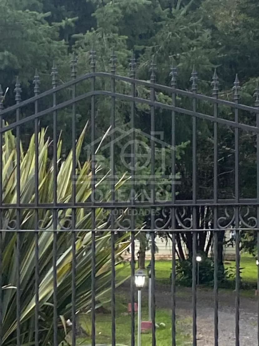 Exclusiva Casa en Parcela con Rio 6D/3B