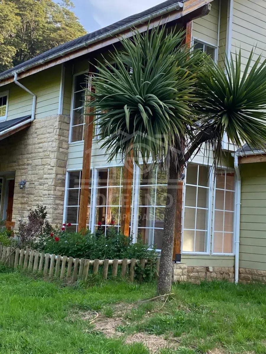 Exclusiva Casa en Parcela con Rio 6D/3B