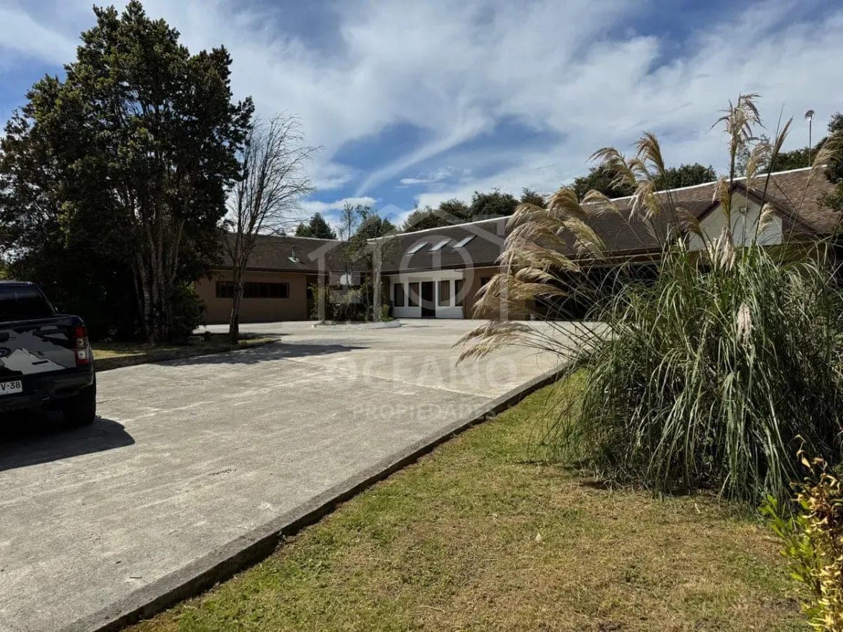 Gran Casa en Arriendo 450 m2 Construidos en Parcela de 5000