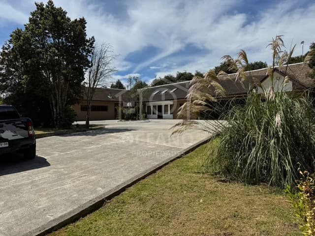 Gran Casa en Arriendo 450 m2 Construidos en Parcela de 5000