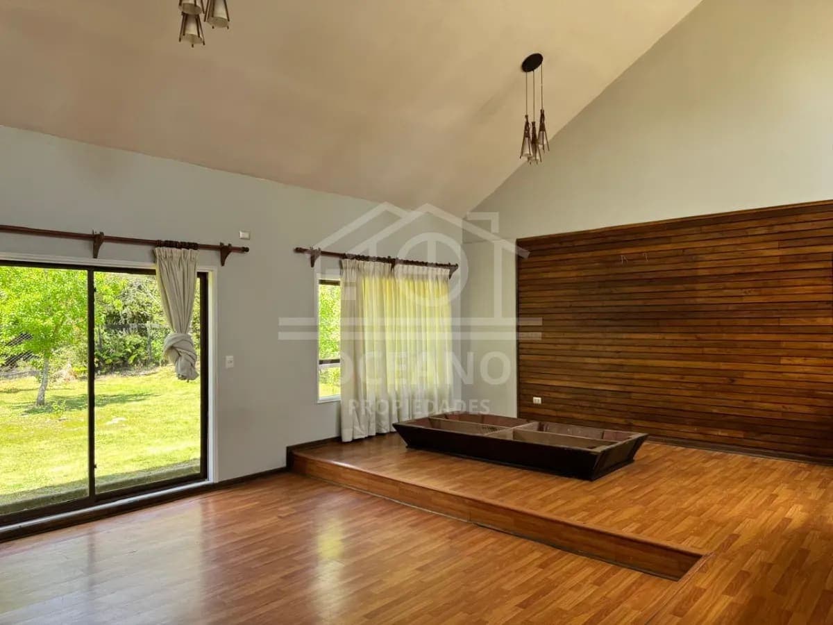 Gran Casa en Arriendo 450 m2 Construidos en Parcela de 5000