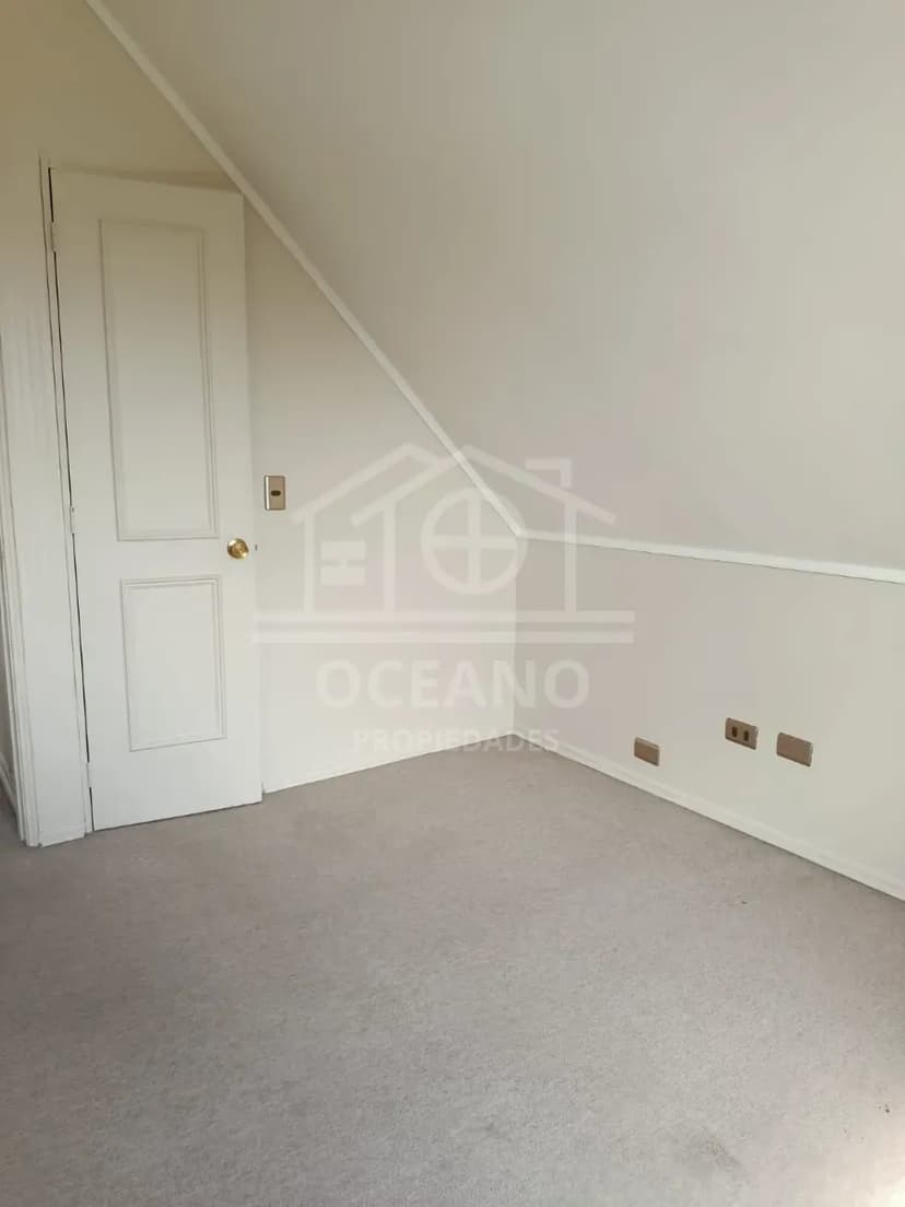 Oportunidad Casa Jardín Austral con Local Comercial