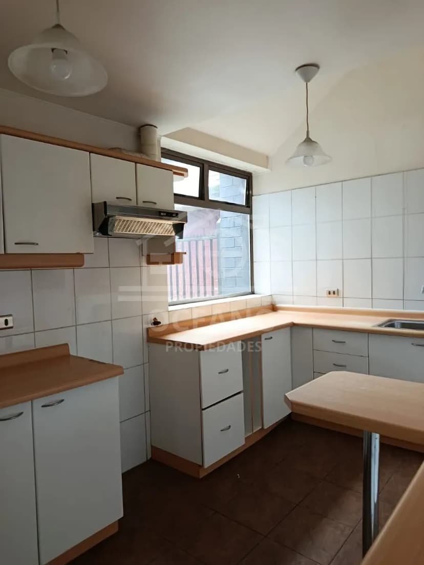 Oportunidad Casa Jardín Austral con Local Comercial