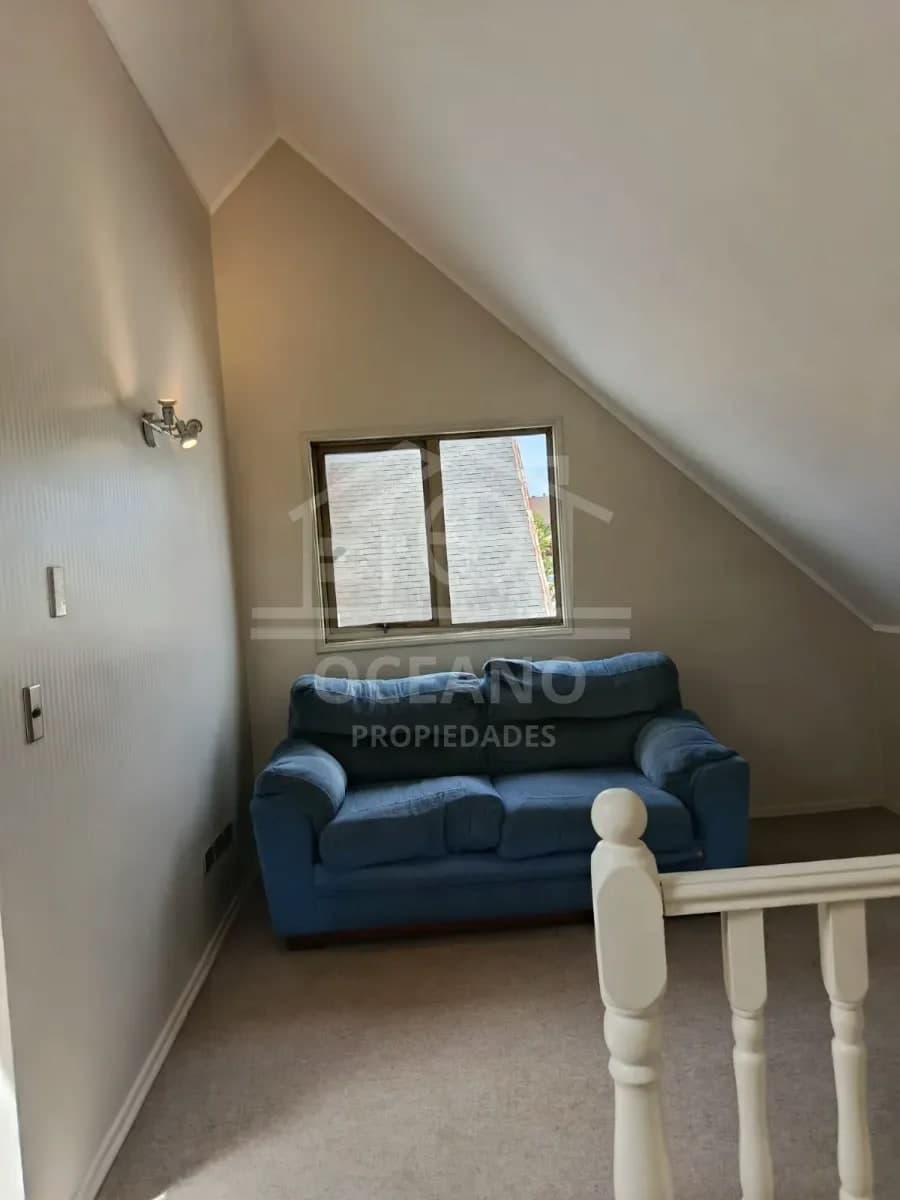 Oportunidad Casa Jardín Austral con Local Comercial