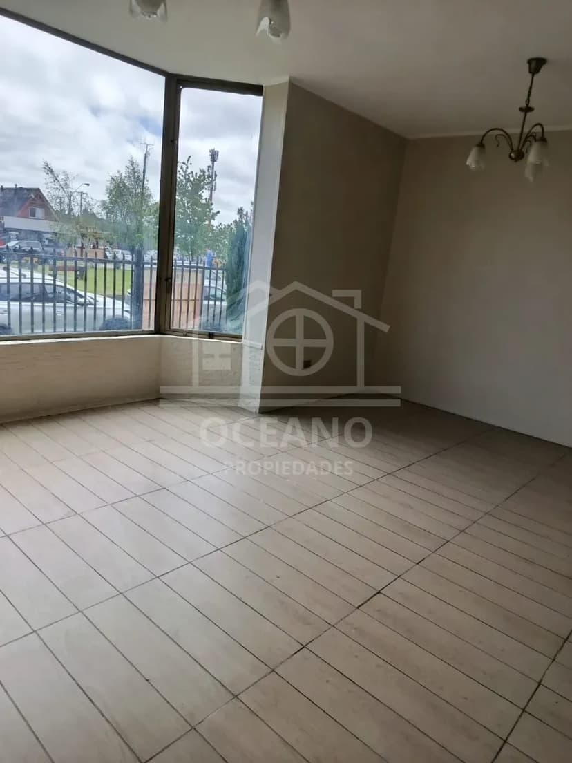 Oportunidad Casa Jardín Austral con Local Comercial