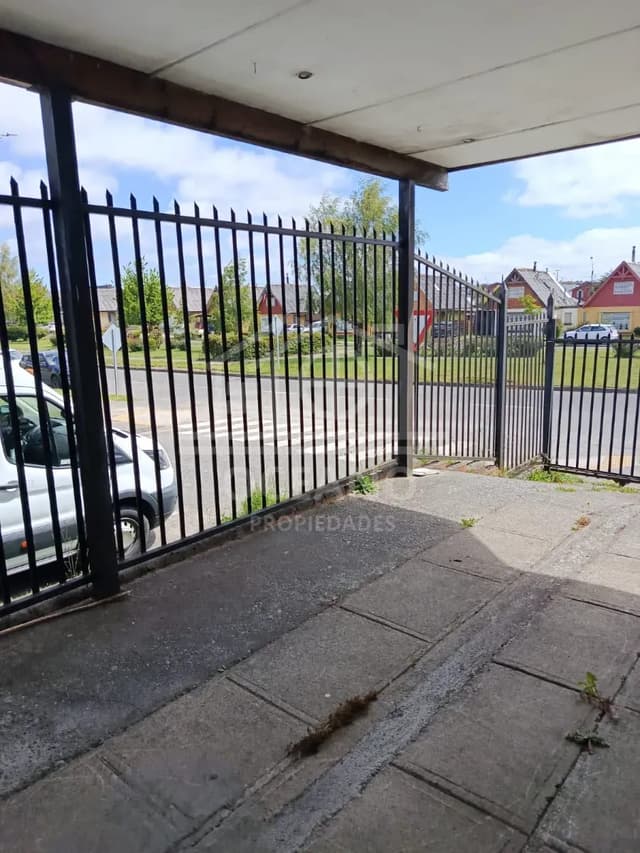 Oportunidad Casa Jardín Austral con Local Comercial