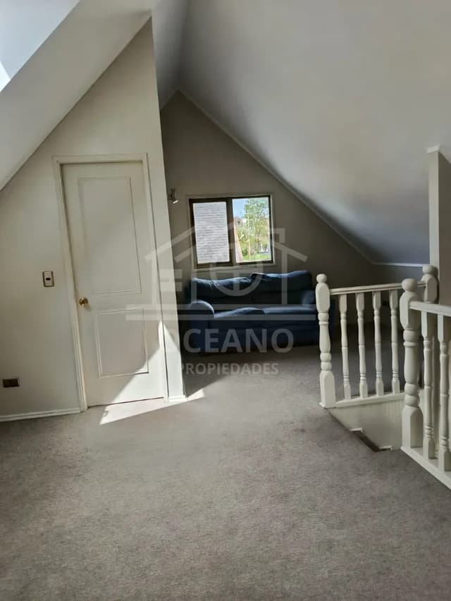 Oportunidad Casa Jardín Austral con Local Comercial