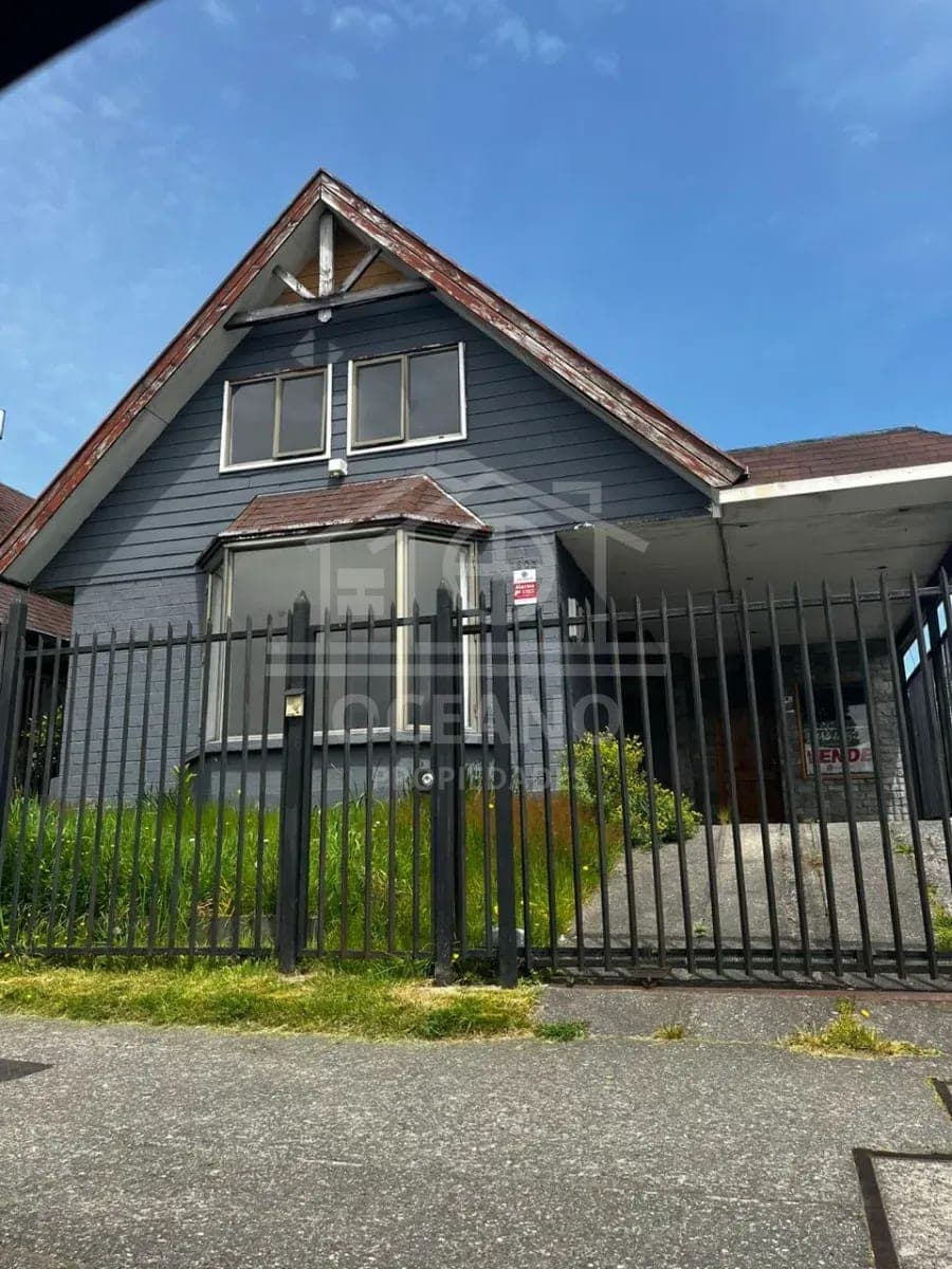 Oportunidad Casa Jardín Austral con Local Comercial